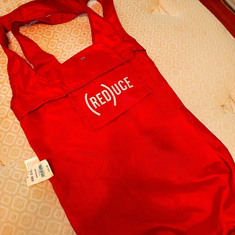 GAP BAG: (RED) LIMITLED EDITION, NEVER BEEN USED